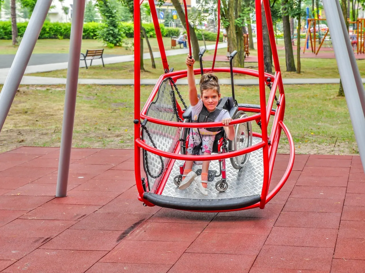 plac zabaw dla dzieci z niepełnosprawnościami
