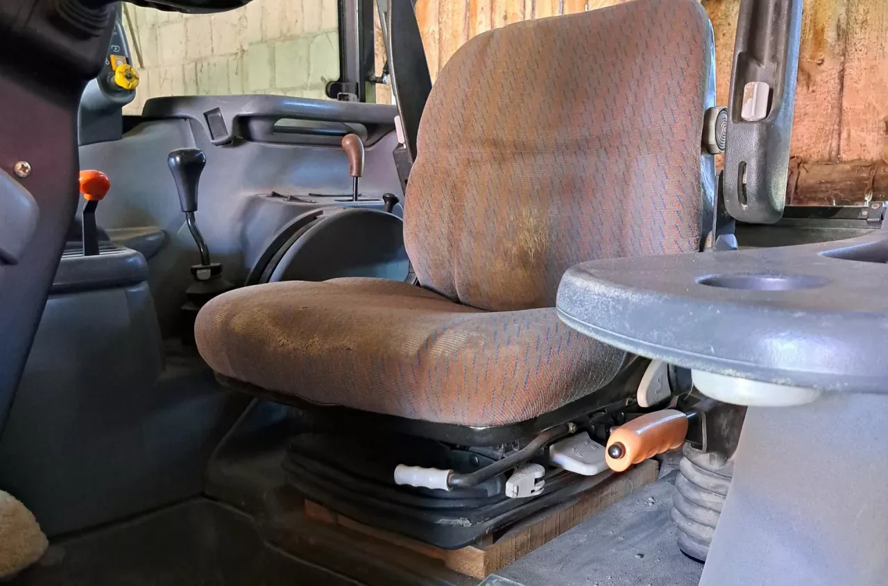 regeneracja fotela ciągnikowego krok po kroku