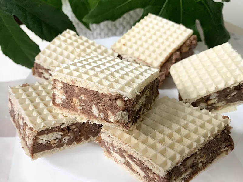 Domowy nugat czekoladowy w formie keksowej z bakaliami