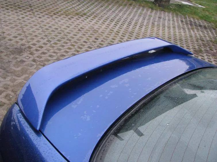 Materiały spoilerów samochodowych porównanie