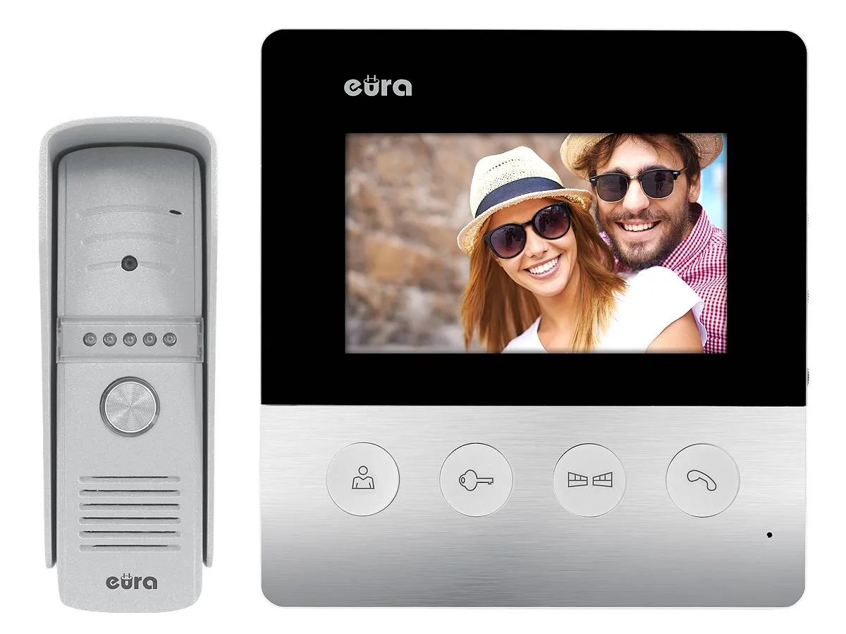 Nowoczesny domofon do furtki z ekranem i kamerą. Widok pary na wyświetlaczu.