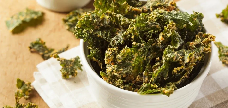 Chipsy z jarmużu przepis