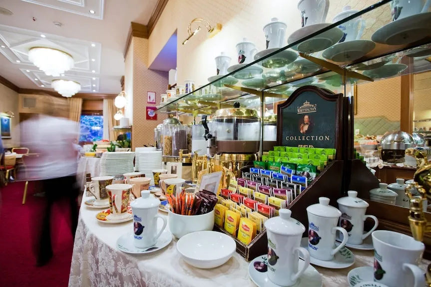 Hotel Berna Milano interni lobby o colazione