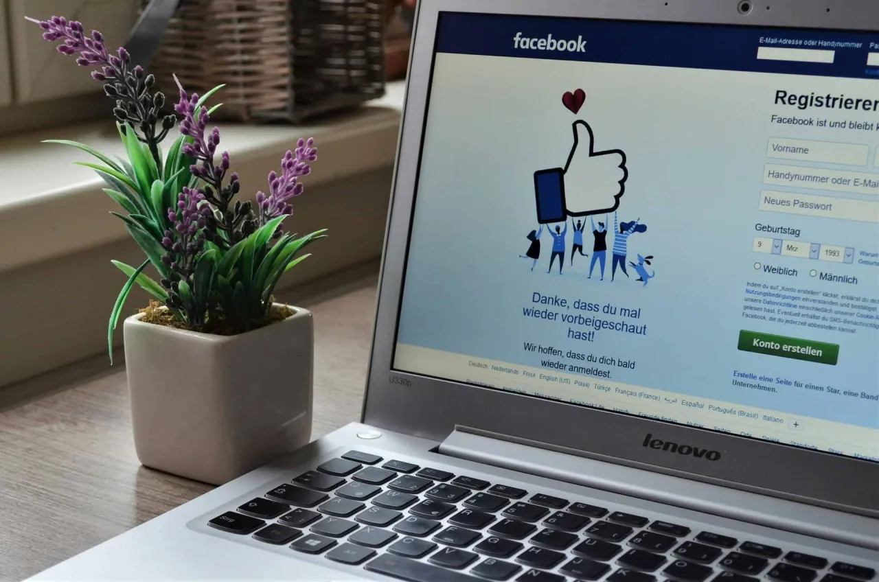 Zdjęcie Jak zmienić administratora strony na Facebooku bez problemów