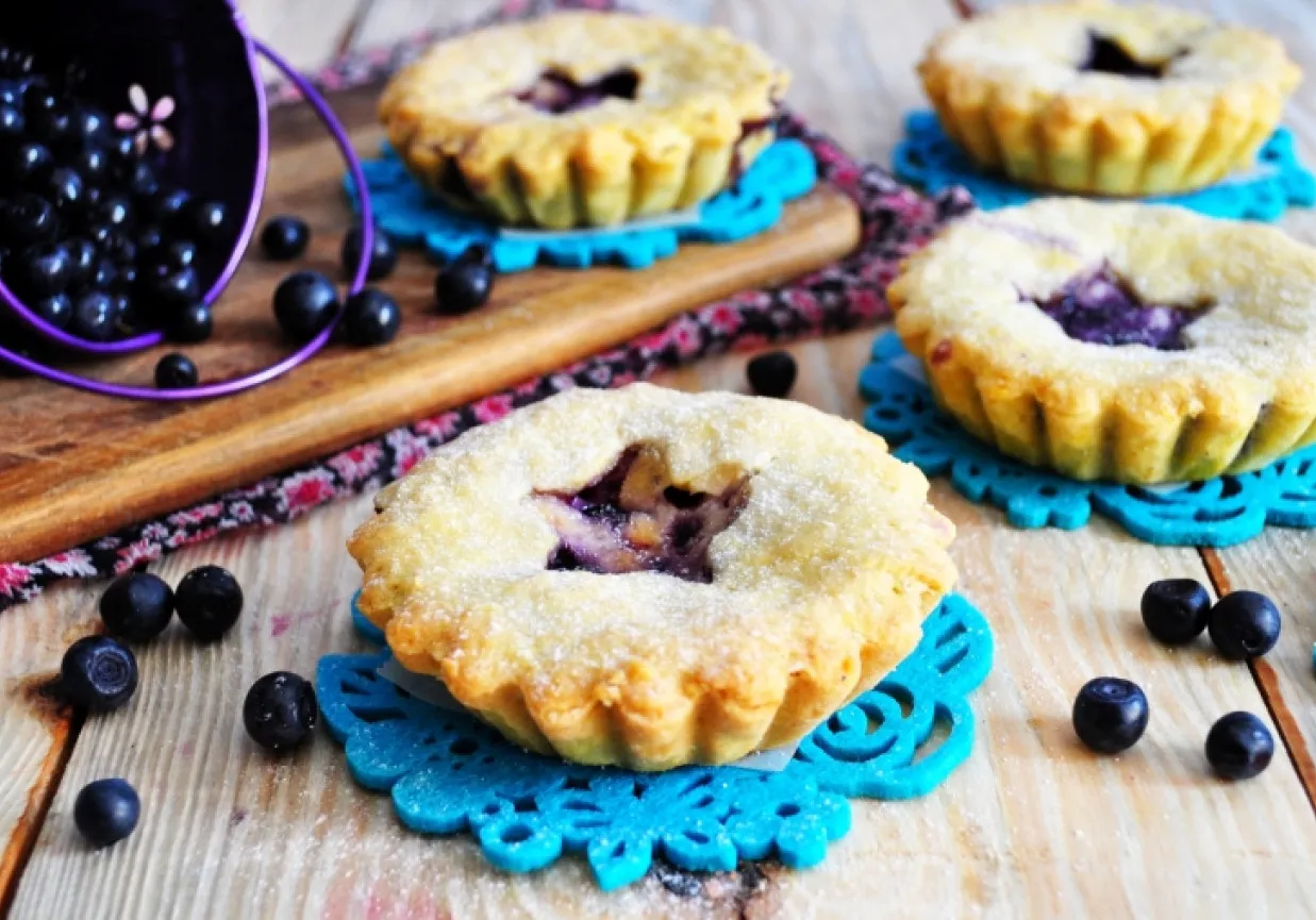 wydrążanie babeczki nożem