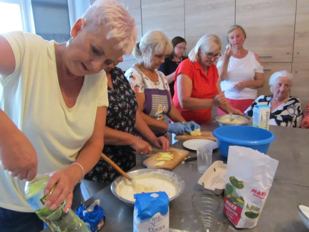 Seniorzy w zajęciach międzypokoleniowych