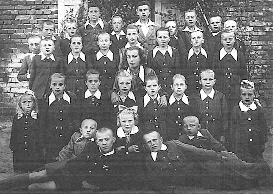 stare zdjęcie polskiej szkoły międzywojennej