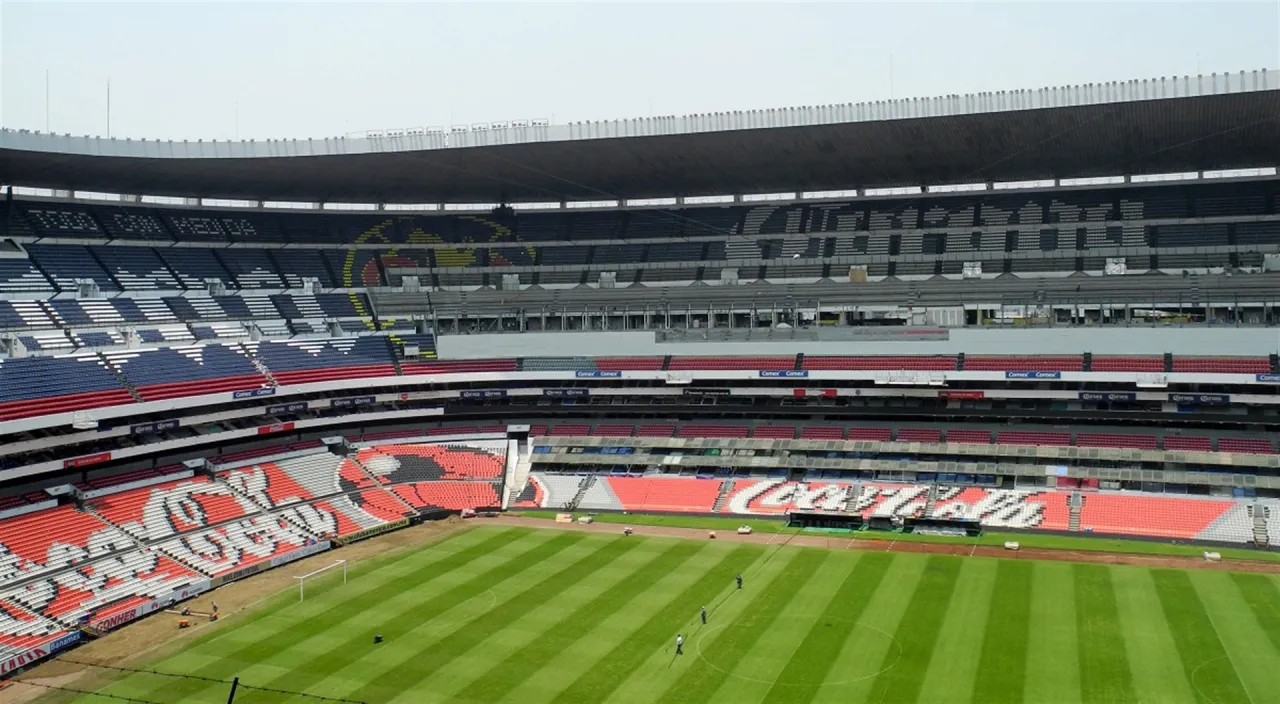 Puste trybuny stadionu czekają na kibiców. Kiedy otwarcie mistrzostw świata w piłce nożnej?