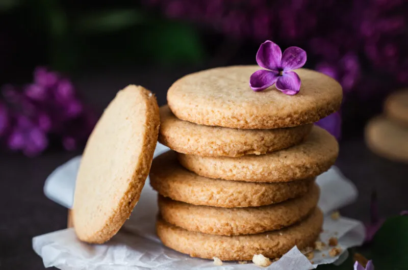 apetyczne ciastka bezglutenowe na talerzu