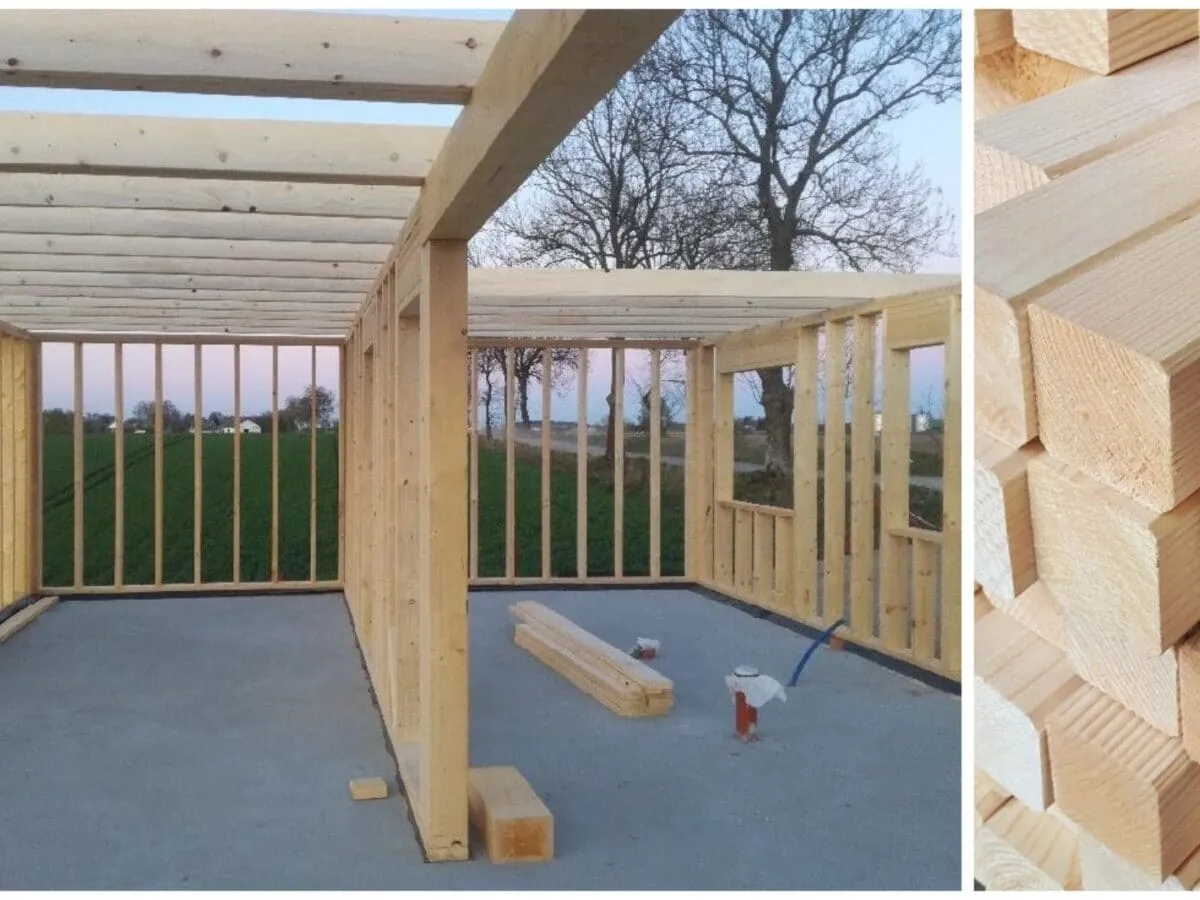 Drewniana konstrukcja pergoli w budowie. Po prawej stos kant&oacute;wek, idealnych na solidną pergolę.