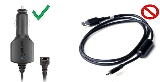 kabel USB i nawigacja Garmin podłączona do komputera