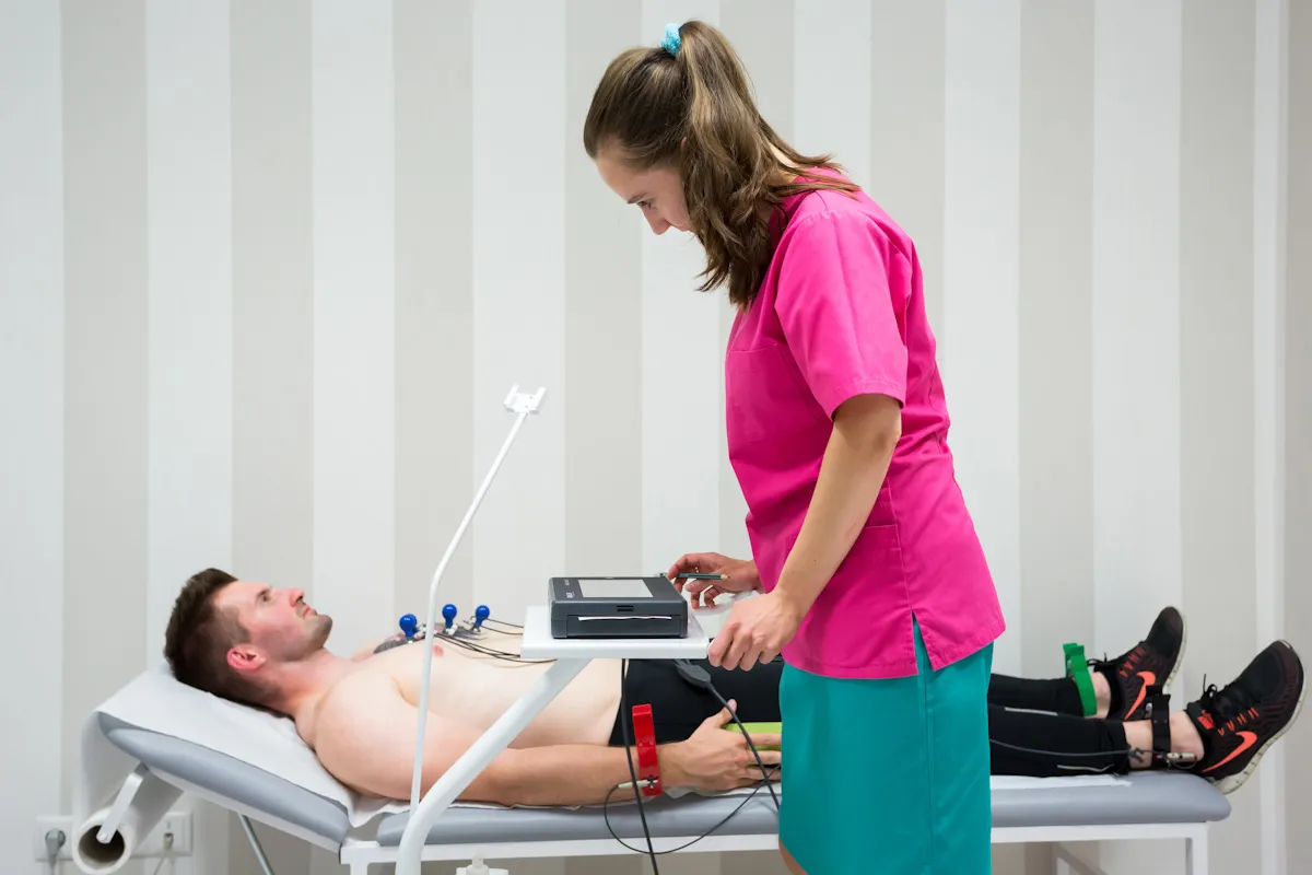 Pacjent poddawany badaniu EKG