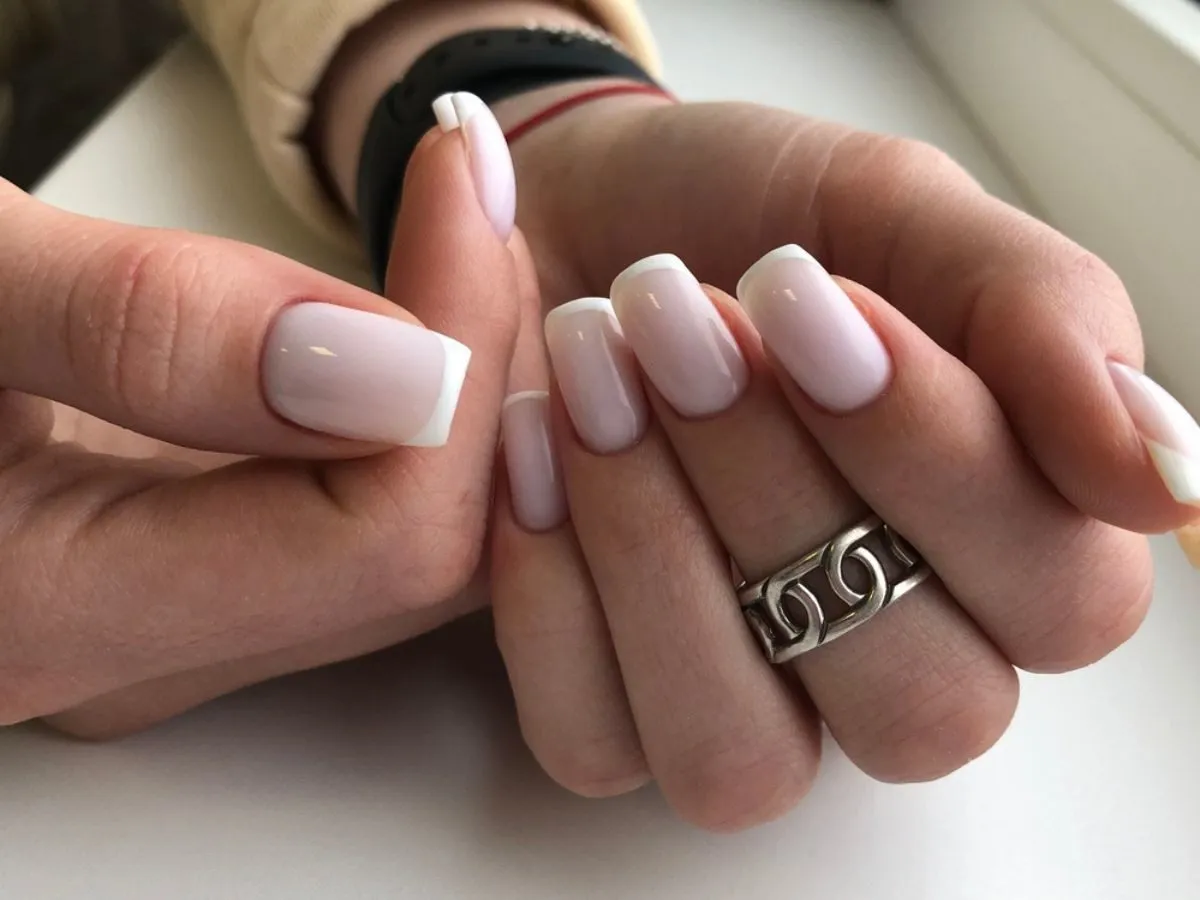 kwadratowe paznokcie r&oacute;żne długości style