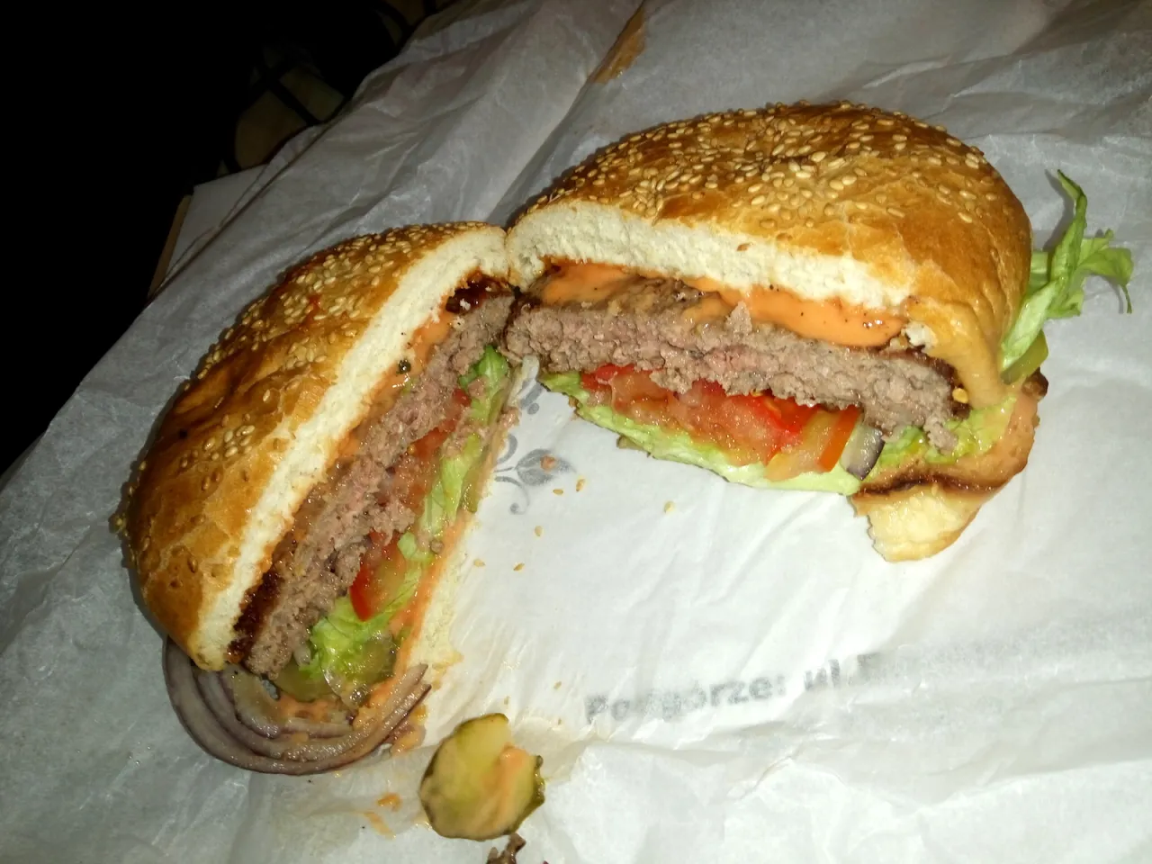 rozpadający się burger
