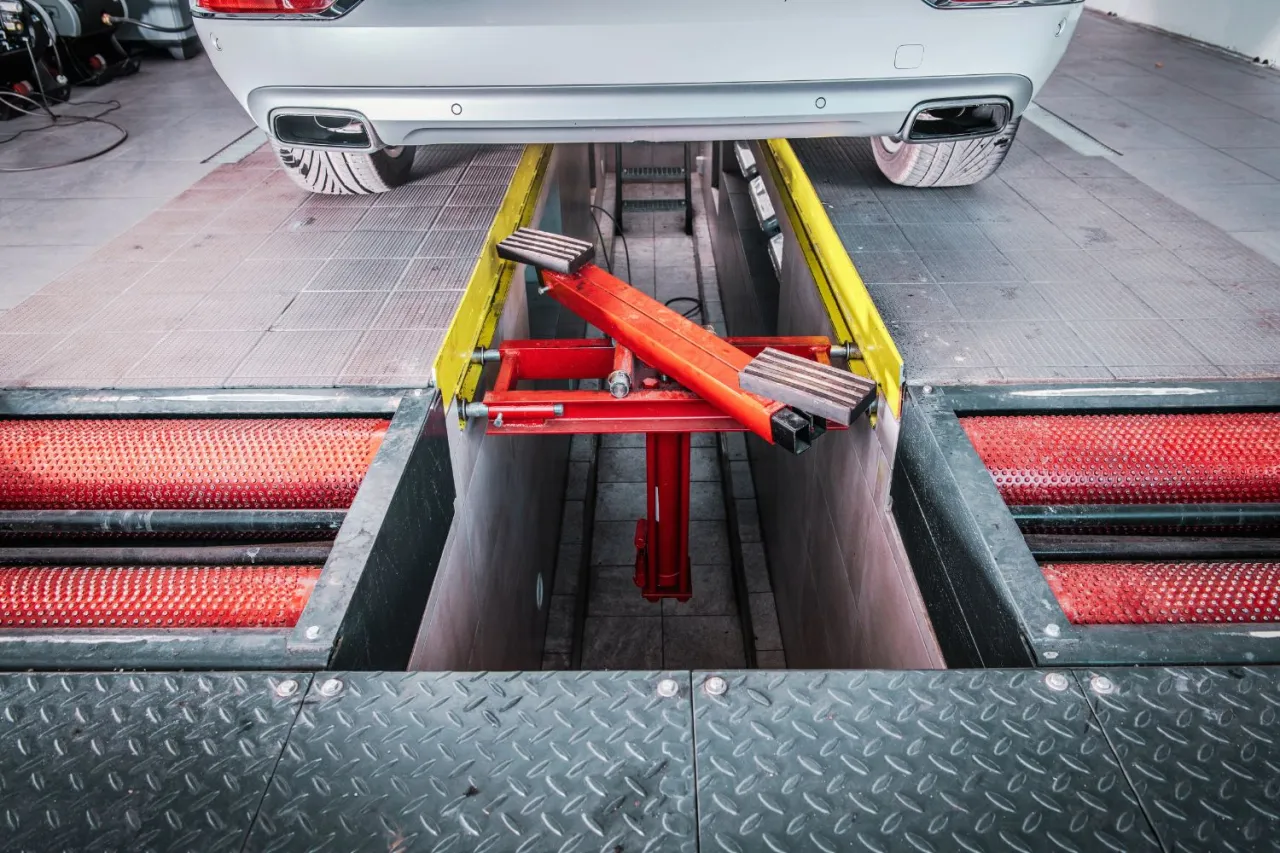 Co sprawdzają na przeglądzie samochodu