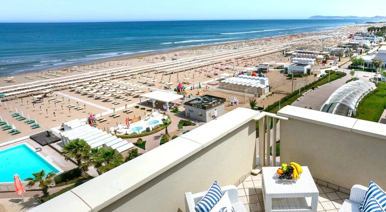 Hotel fronte mare Riccione vista mare alba