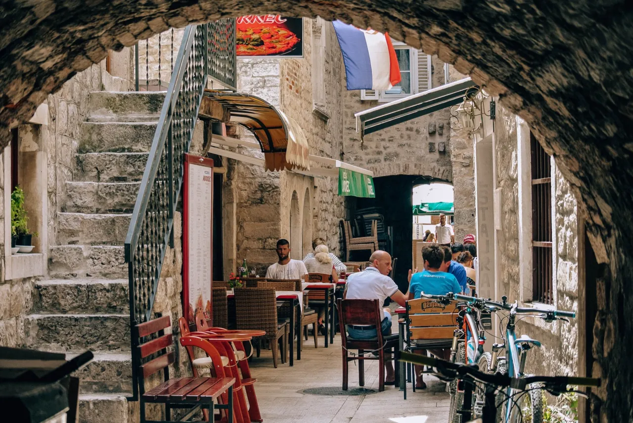 Zdjęcie Trogir gdzie zjeść – najlepsze miejsca na smaczne posiłki w Trogirze