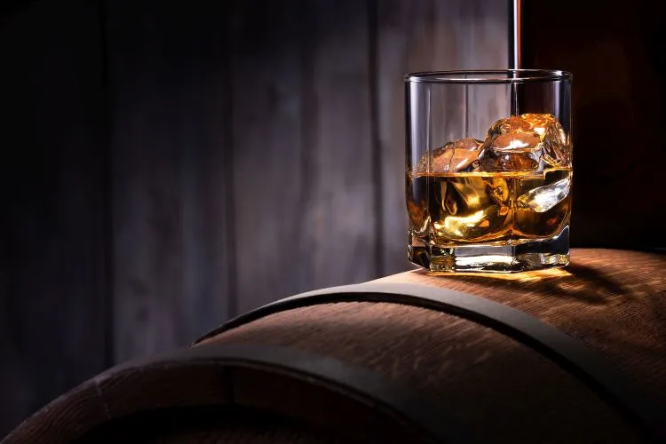 Zdjęcie Blended whisky co to znaczy? Poznaj sekrety tego popularnego trunku