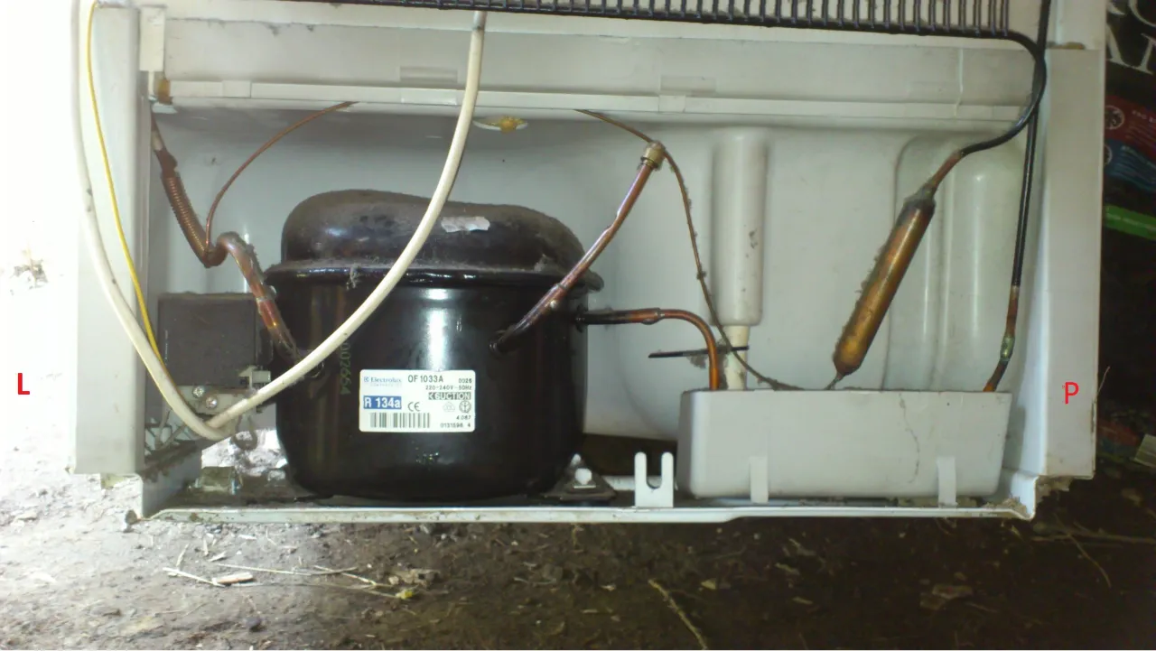 Jak bezpiecznie ułożyć zamrażarkę do transportu na boku