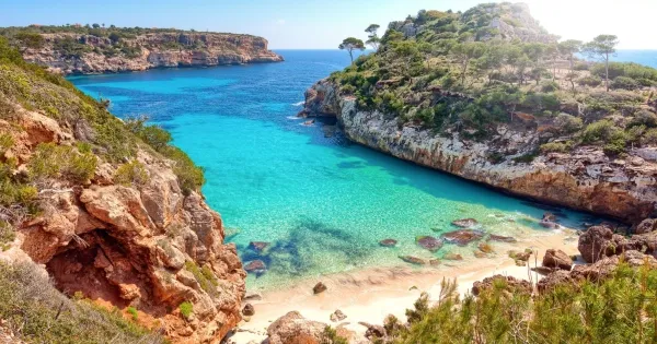 Najpiękniejsze plaże Majorki turkusowa woda