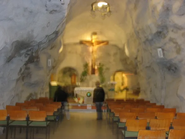 Jaskinia św. Iwana Kaplica Skalna Gellerta wnętrze