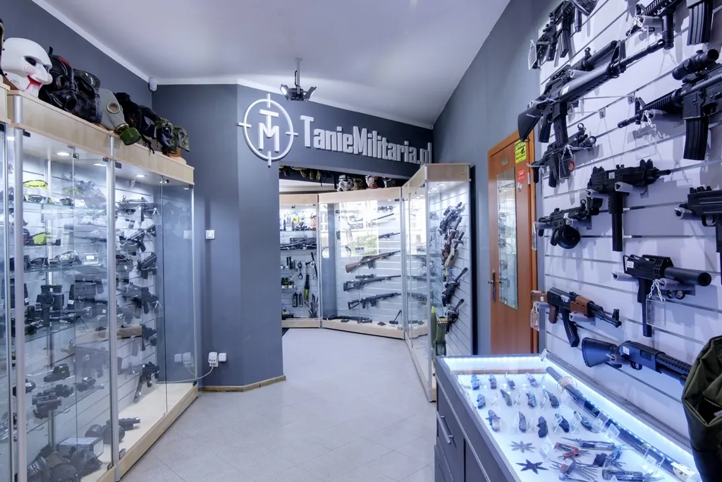 Sklep z militariami Warszawa wnętrze