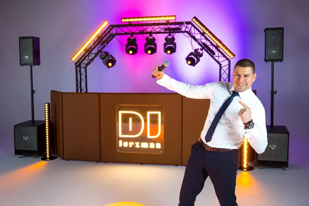 DJ na imprezie wesele sprzęt oświetlenie