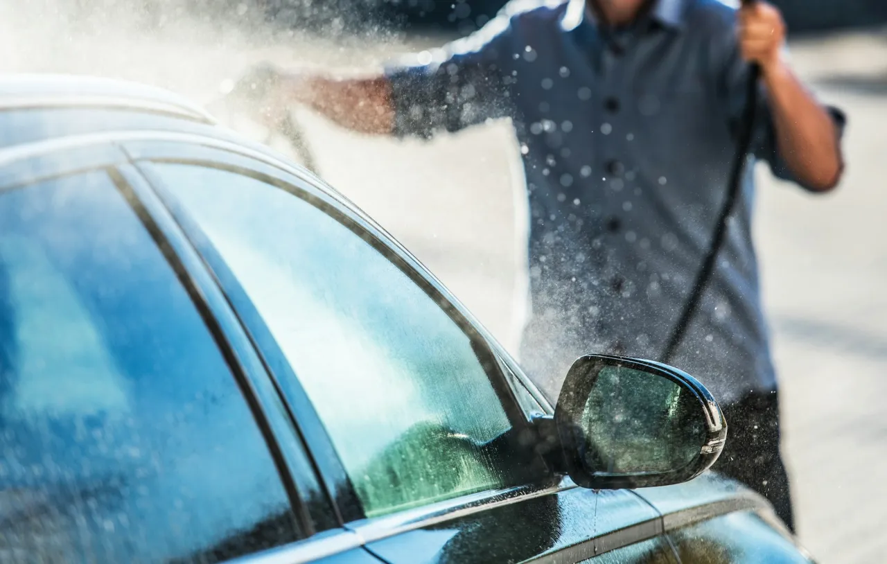 Zdjęcie Jak woskować auto na myjni, aby uzyskać najlepsze efekty?
