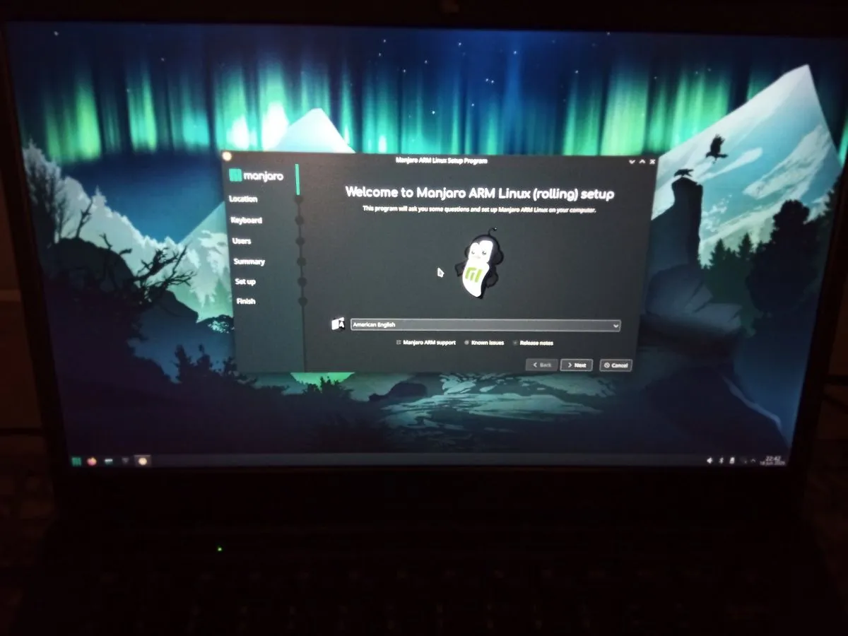 Instalacja Manjaro Linux na urządzeniu typu linux tablet. Ekran powitalny programu instalacyjnego.
