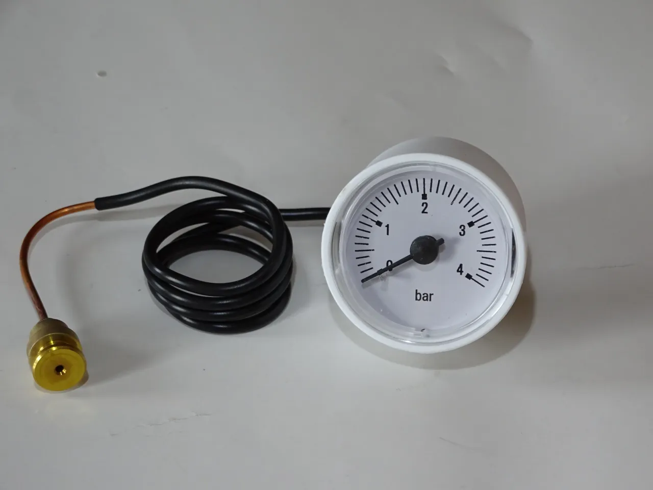 Manometr kotła centralnego ogrzewania