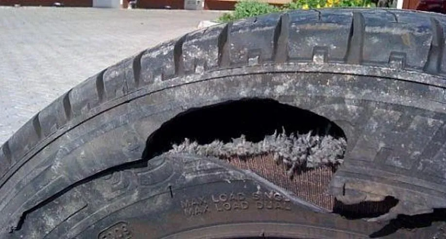 stara opona pęknięcia