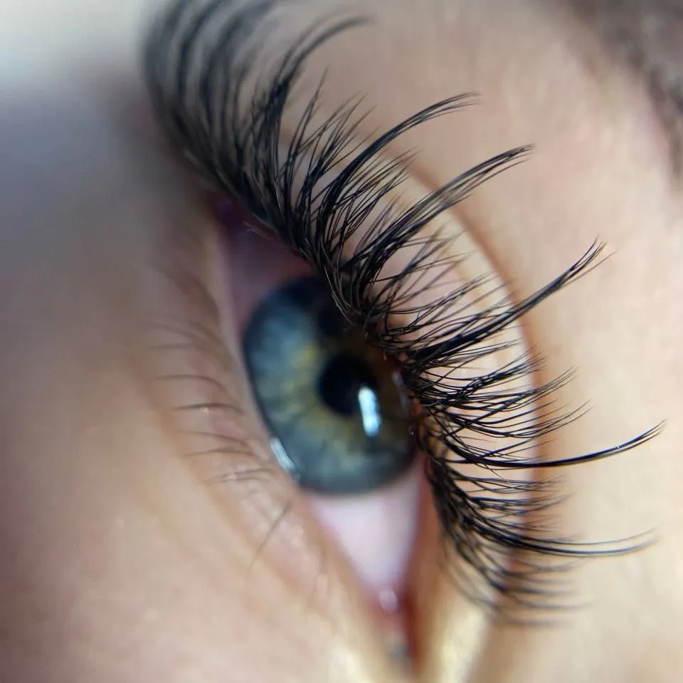 r&oacute;żne metody przedłużania rzęs por&oacute;wnanie