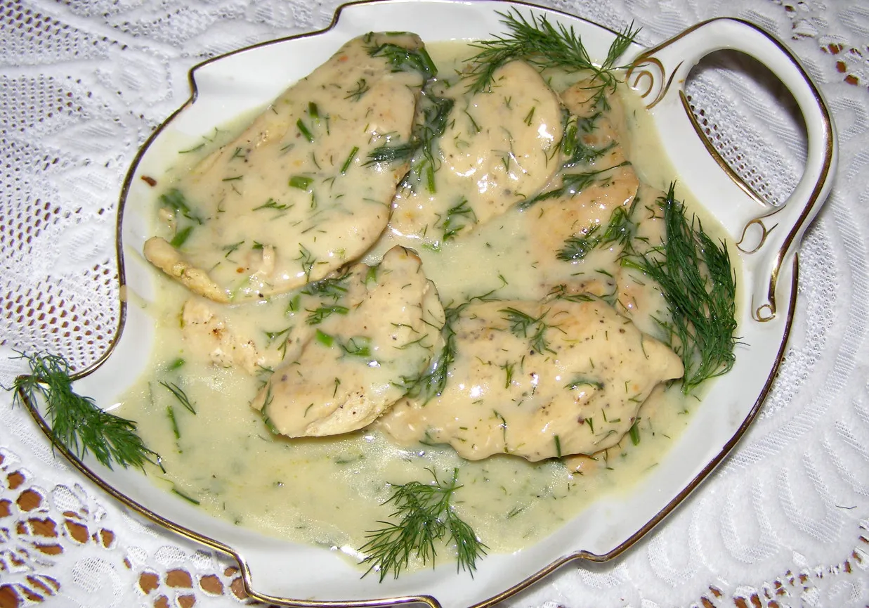 filet drobiowy w sosie śmietanowym z koperkiem