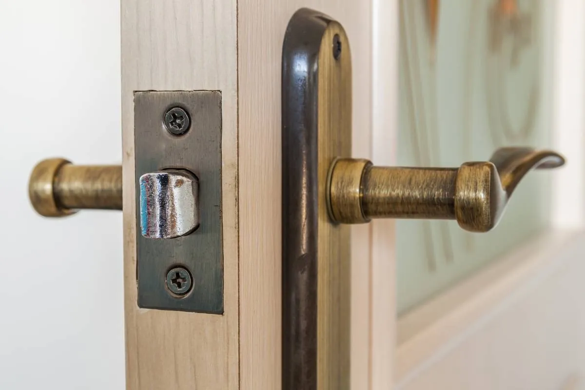 Wymiana zamków w wynajmowanym mieszkaniu konsekwencje prawne