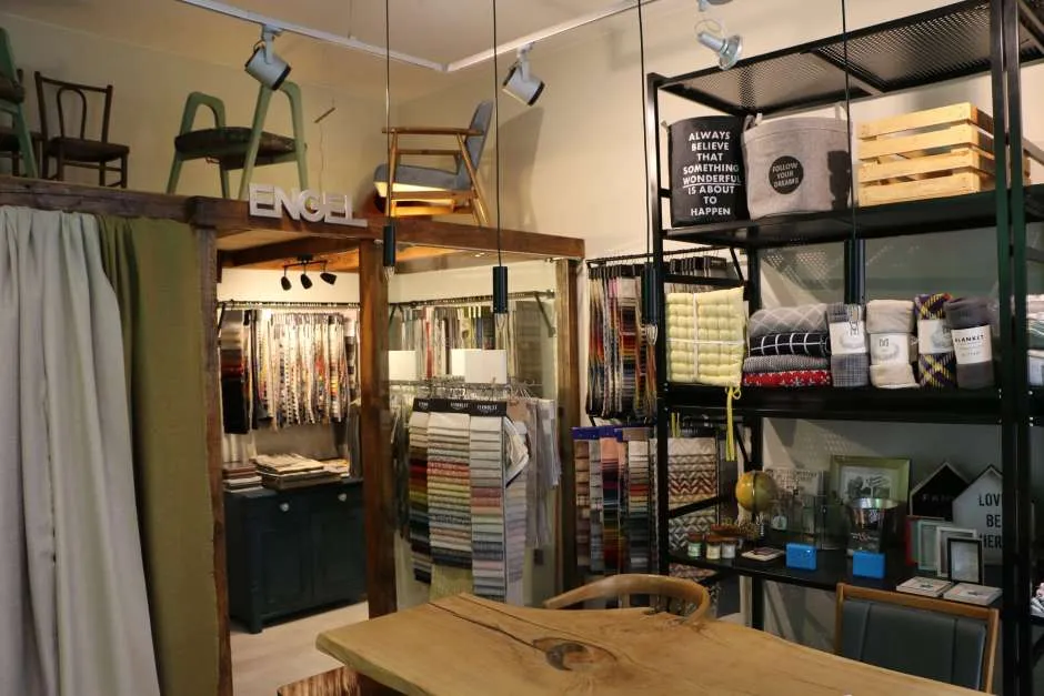 sklepy z tkaninami wnętrzarskimi showroom