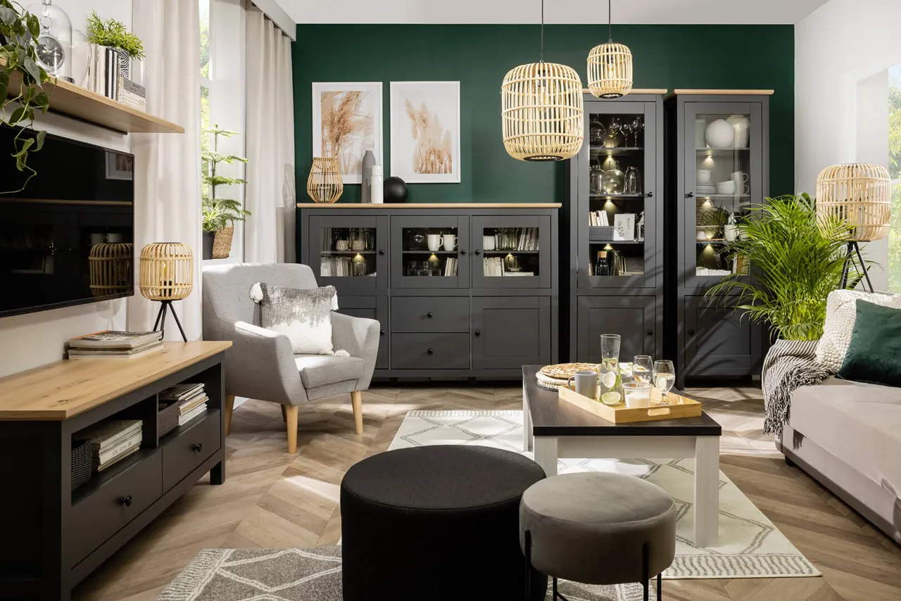 Salon butelkowa zieleń i drewno