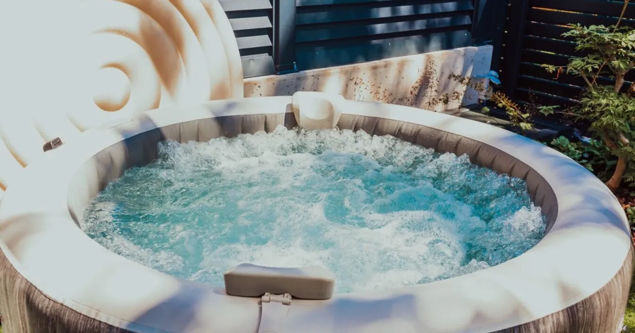 Por&oacute;wnanie basenu, wanny spa i swim spa