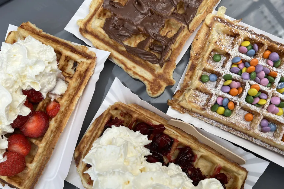 Gofry nad morzem z r&oacute;żnymi dodatkami