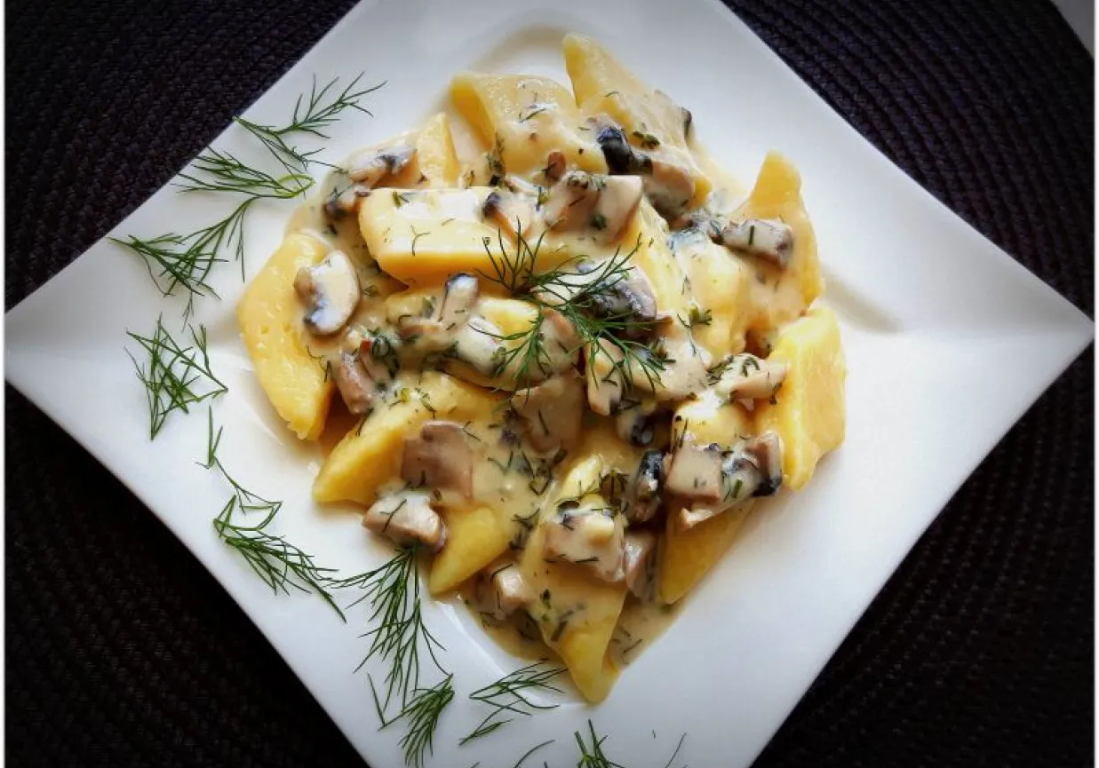 Tradycyjne sosy do kopytek