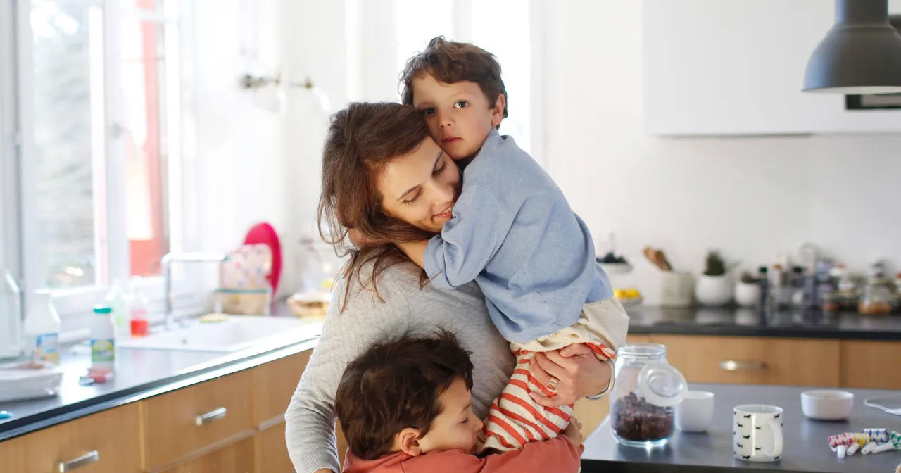 Rodzice z dzieckiem w urzędzie