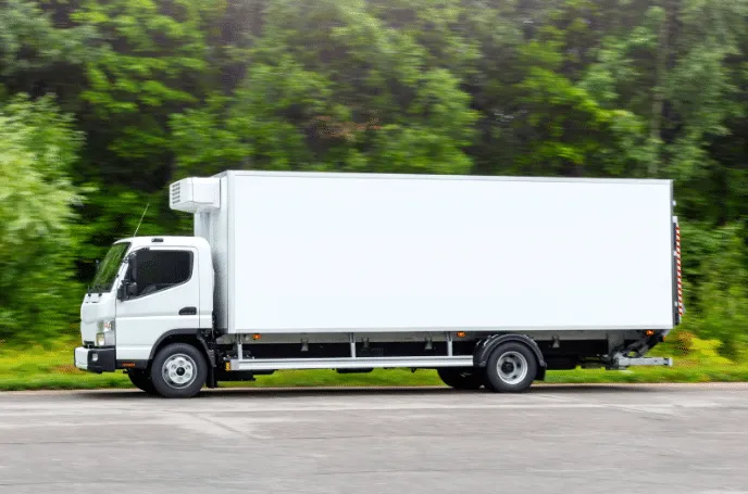 r&oacute;żne metody transportu lod&oacute;w w samochodzie