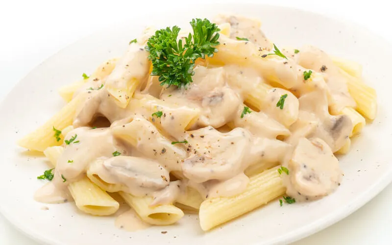 receta de tagliatelle con champi&ntilde;ones y salsa de nata