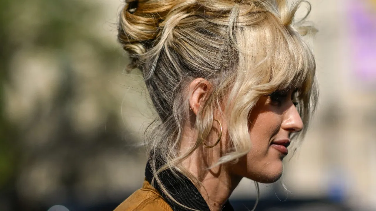 einfache frisuren mittellange haare messy bun pferdeschwanz