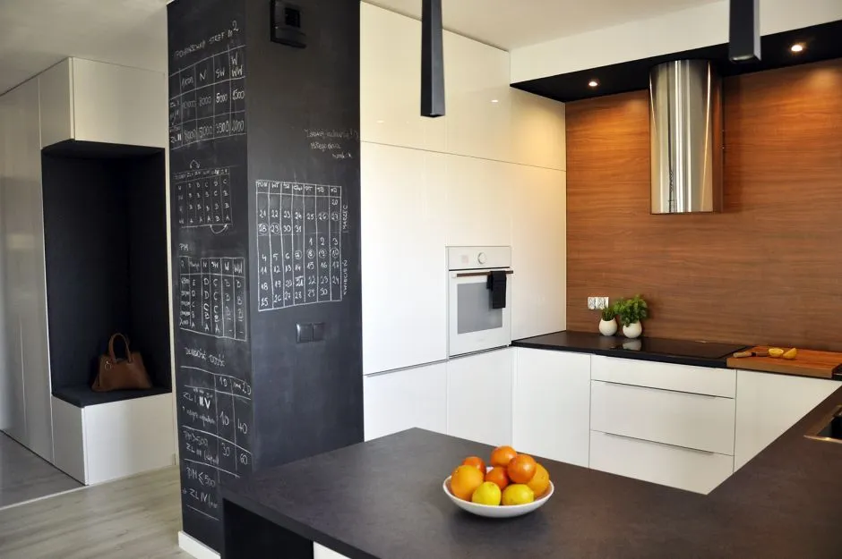 Zdjęcie Inspirujące aranżacje z farbą tablicową w kuchni: 10 pomysłów