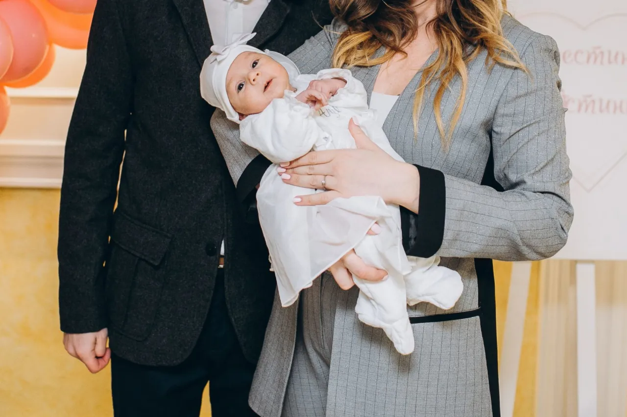 Str&oacute;j matka chrzestna chrzciny elegancka sukienka garnitur