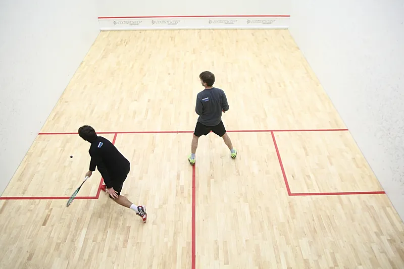 Kort do squasha z graczami