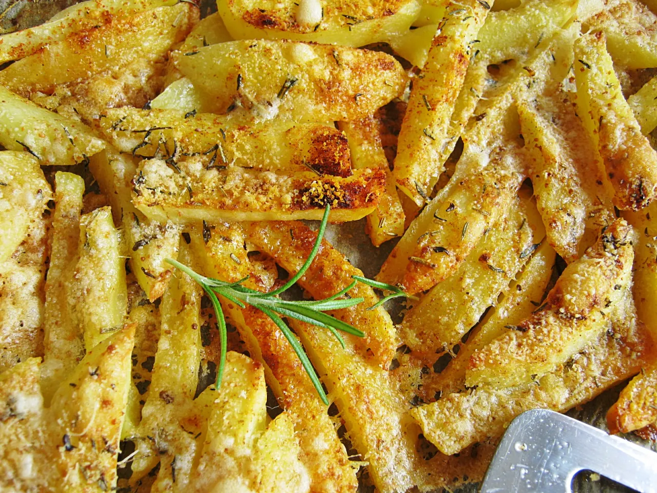 Frytki z parmezanem i ziołami