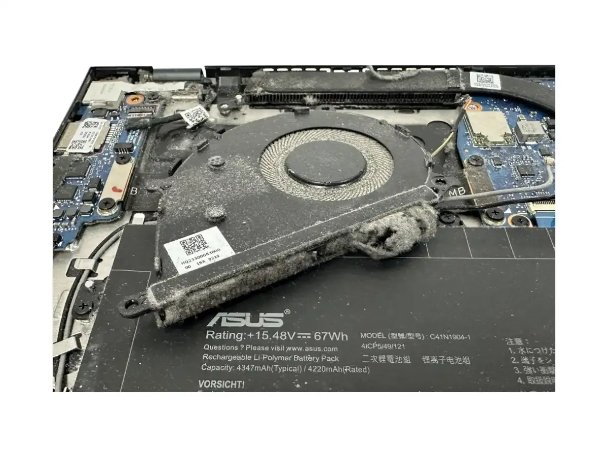 wymiana pasty termoprzewodzącej laptop