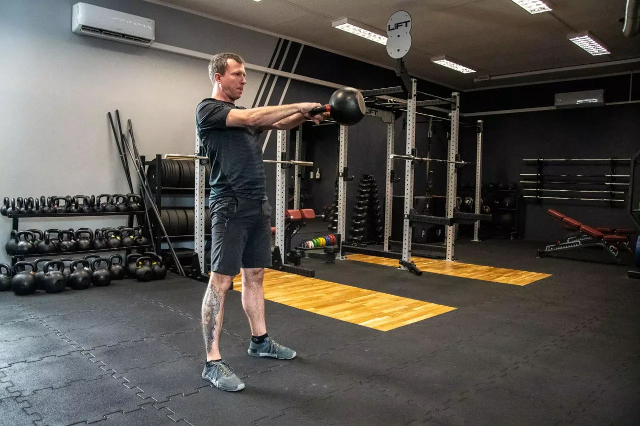 porównanie treningu FBW i Split na siłowni