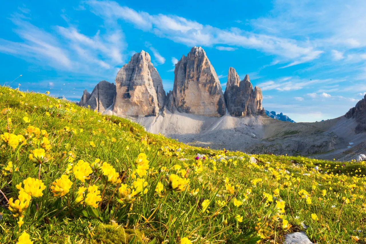 panoramiczny widok na włoskie Alpy